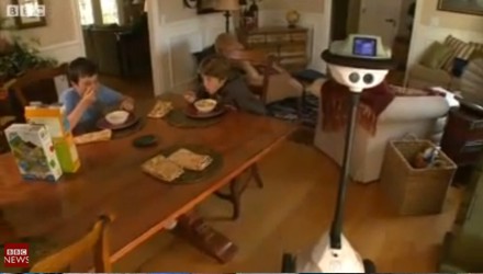 El robot de Grady junto a sus hermanos