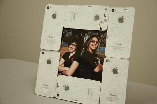 Tus mejores fotos en un marco hecho con las carcasas traseras de los iPhone